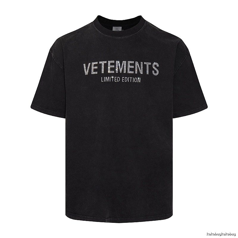 Logo Detail Statement graphic T-shirt Black Colorful Lucky with Relaxed Feel