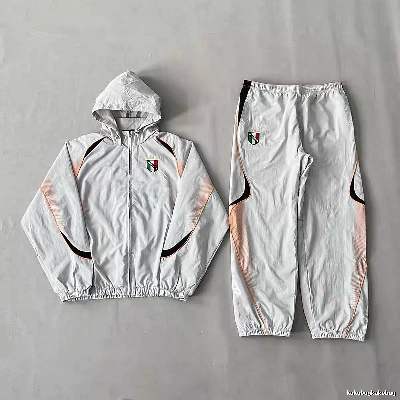 Italy Logo Detail Soccer windbreaker jacket Black Hooded Jacket with Relaxed Feel
