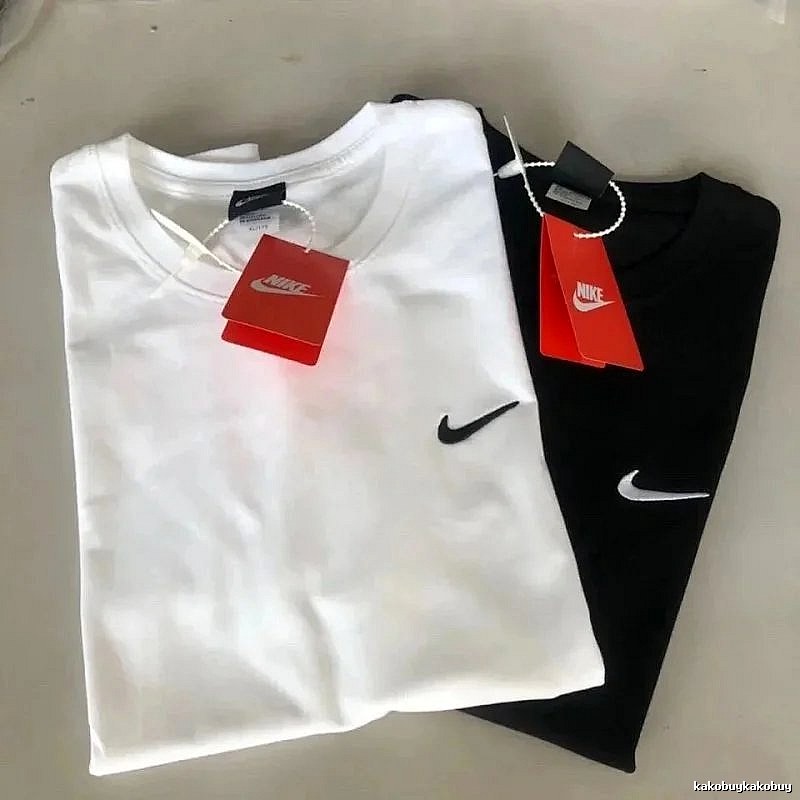 Nike Side Swoosh Logo Detail Black Hang Tag Swoosh T-Shirt Streetwear Look